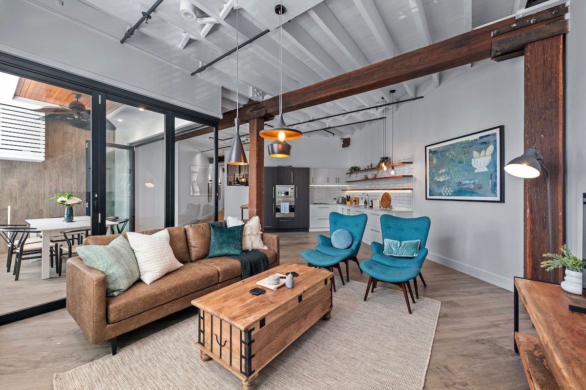 Luxurious Woolstore Living! ~Teneriffe gallery image 4