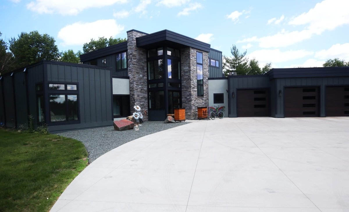 Luxury Country Retreat with POOL gallery image 2