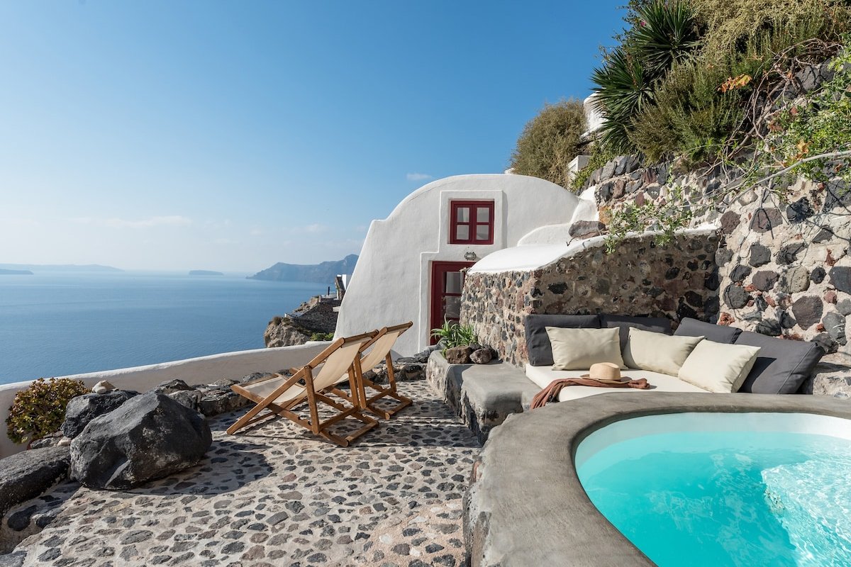 Parathira Cave Houses by Cycladica gallery image 2