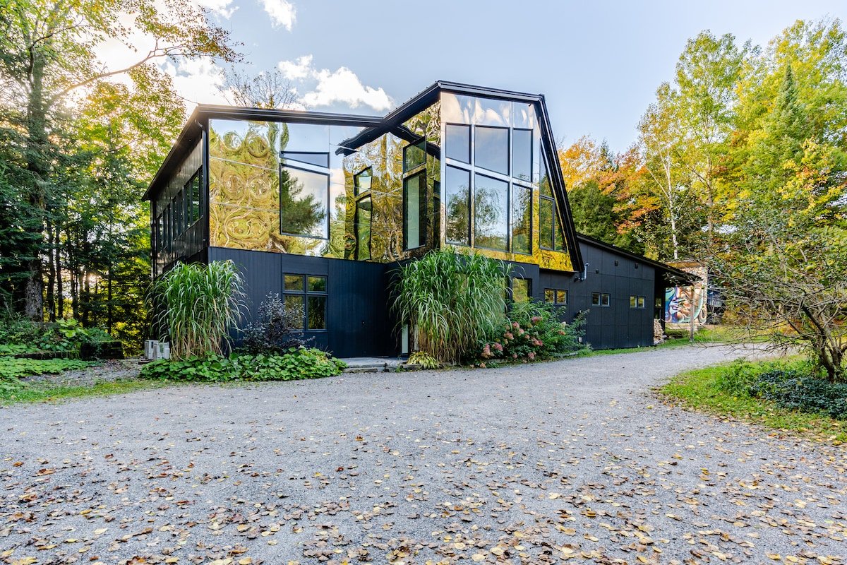 Modern Riverfront Escape w/Sauna, Gym, Dock