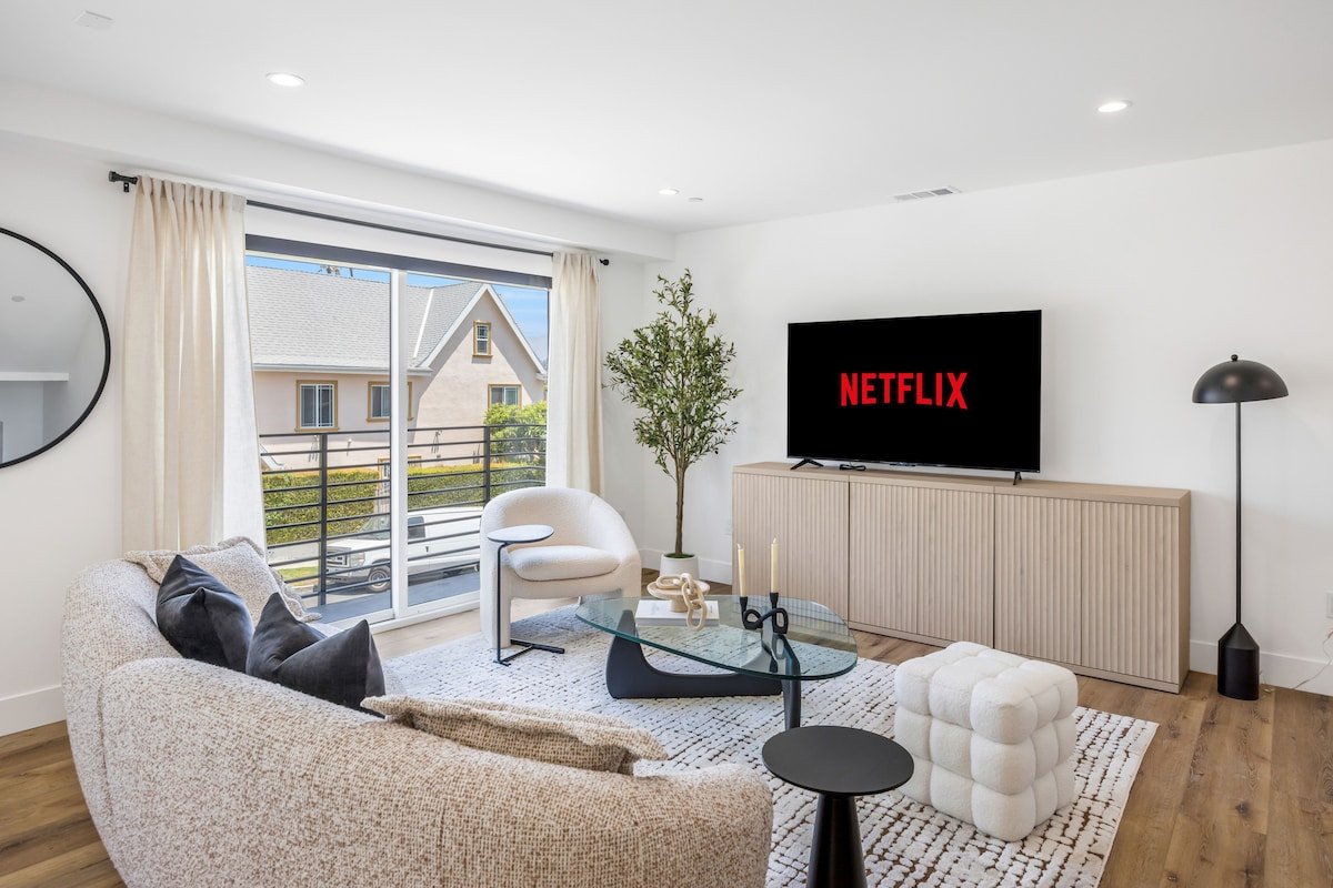 Hollywood Modern Getaway #2 gallery image 4