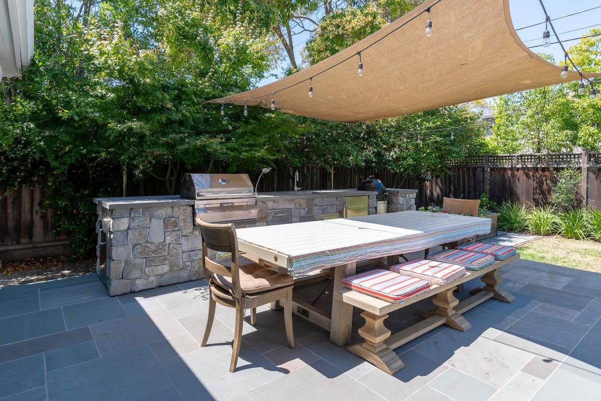 California Poolside Living gallery image 4