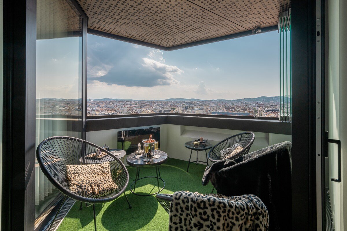 Skyflats Vienna Black View gallery image 4