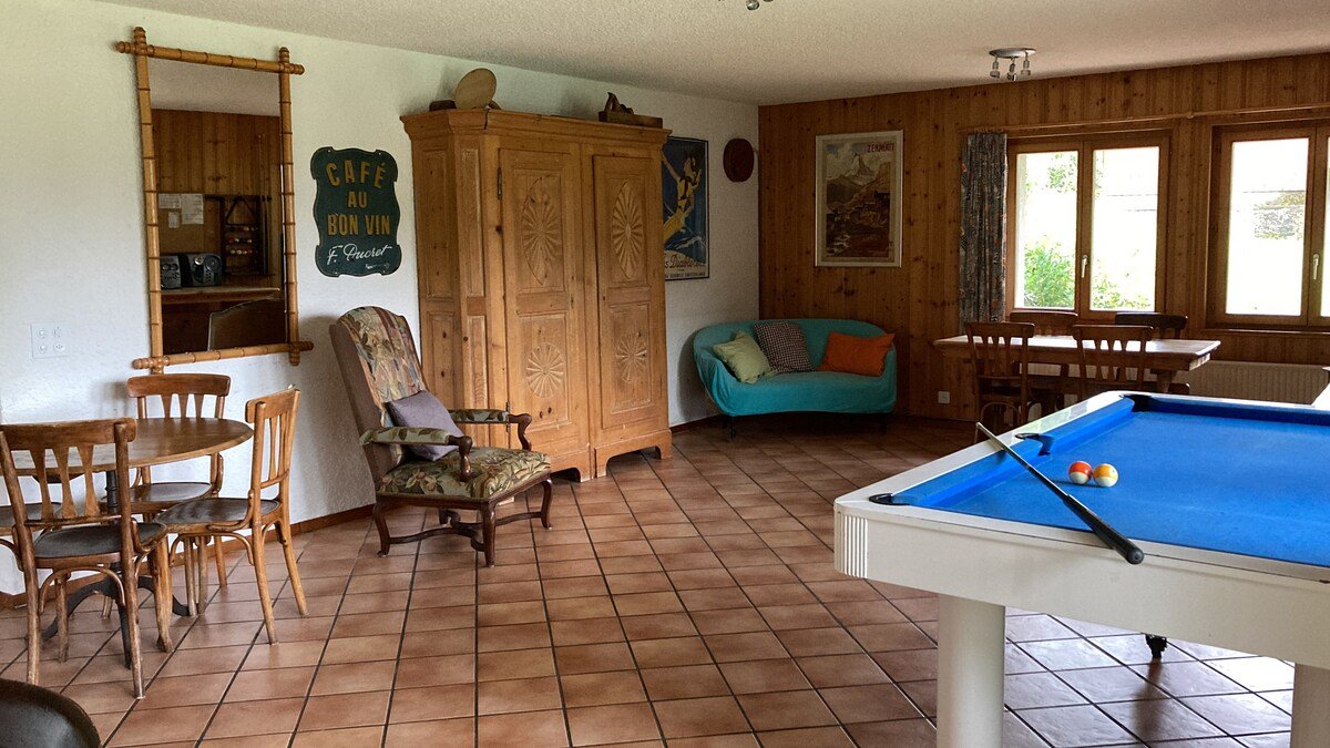 Chalet Bel-Oiseau pour groupes, billard pétanque. gallery image 4