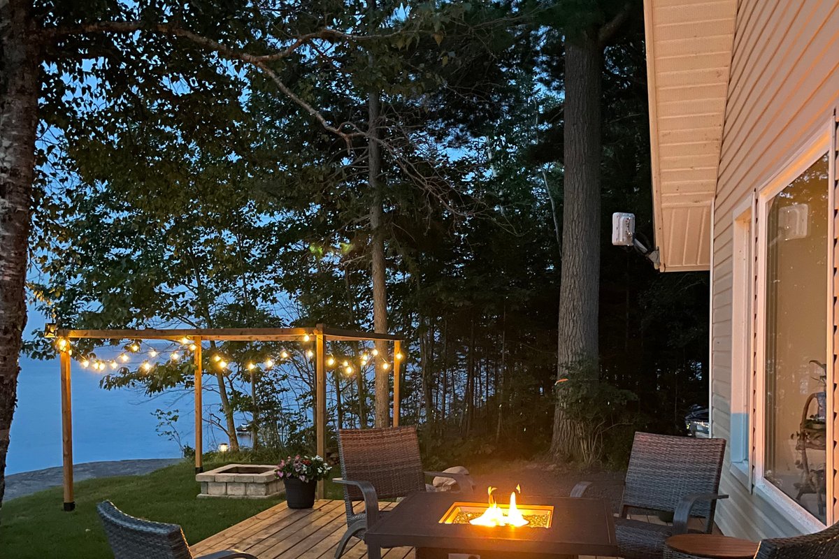 Private Lakeside Cottage with Outdoor Sauna