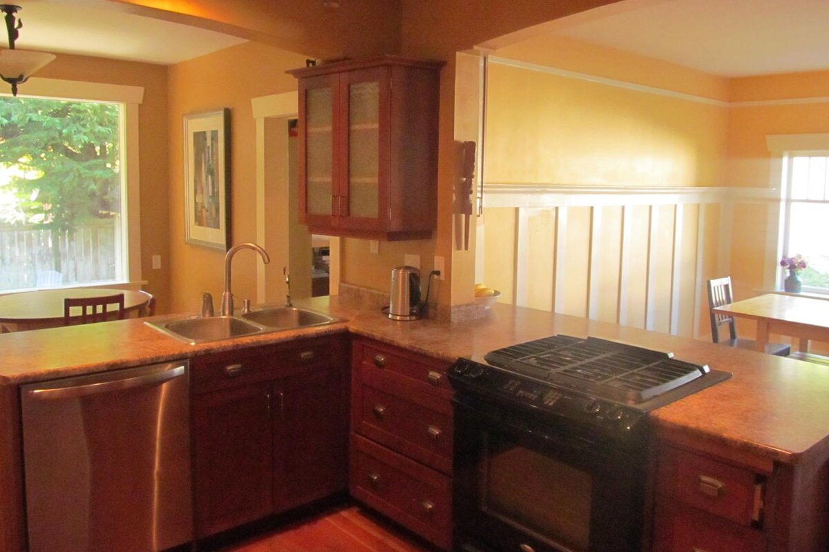 Gonzales Beach Character Home gallery image 5