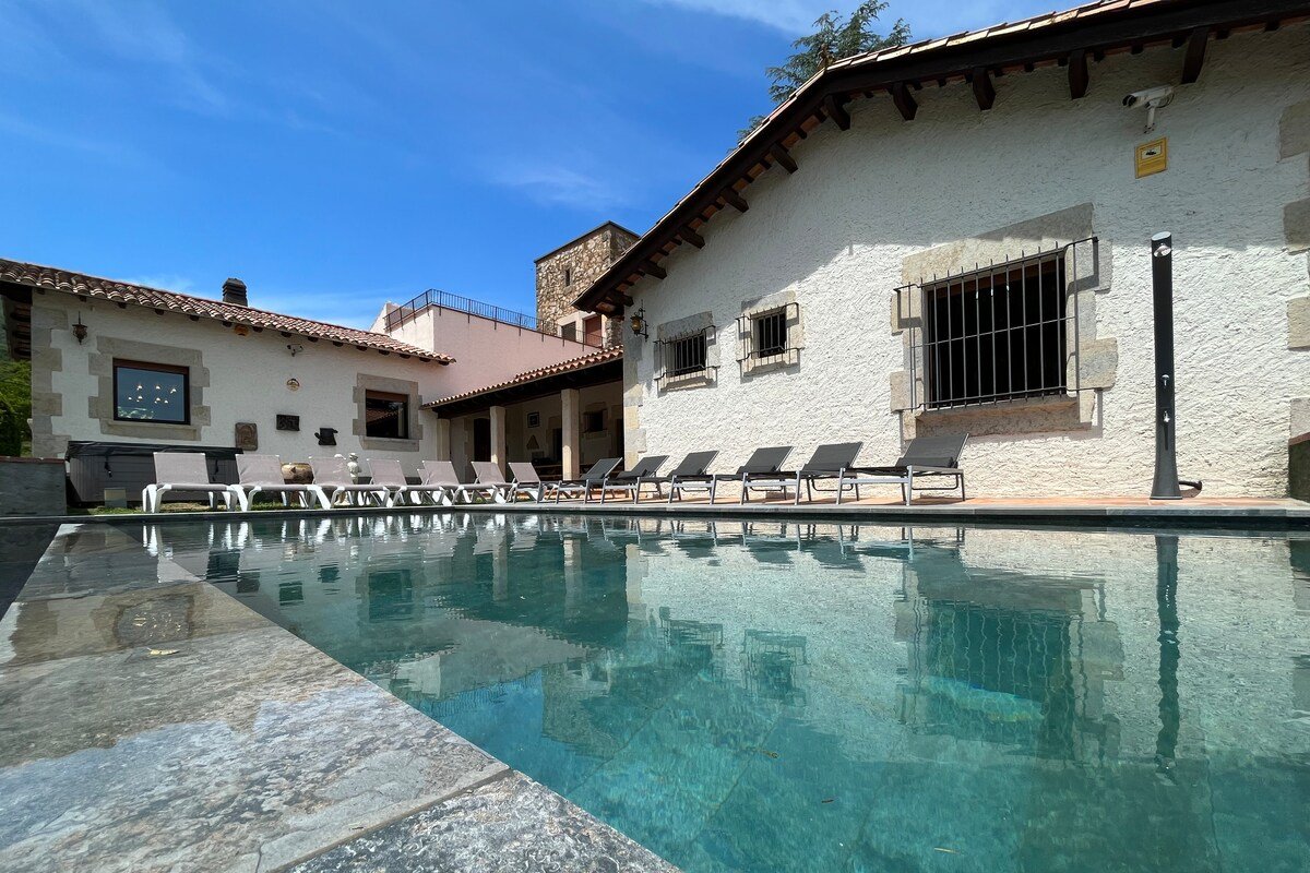 Espectacular casa con piscina infinita y jacuzzi gallery image 5