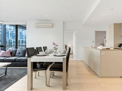 Classic 3 Bedroom with Harbour Views on Collins