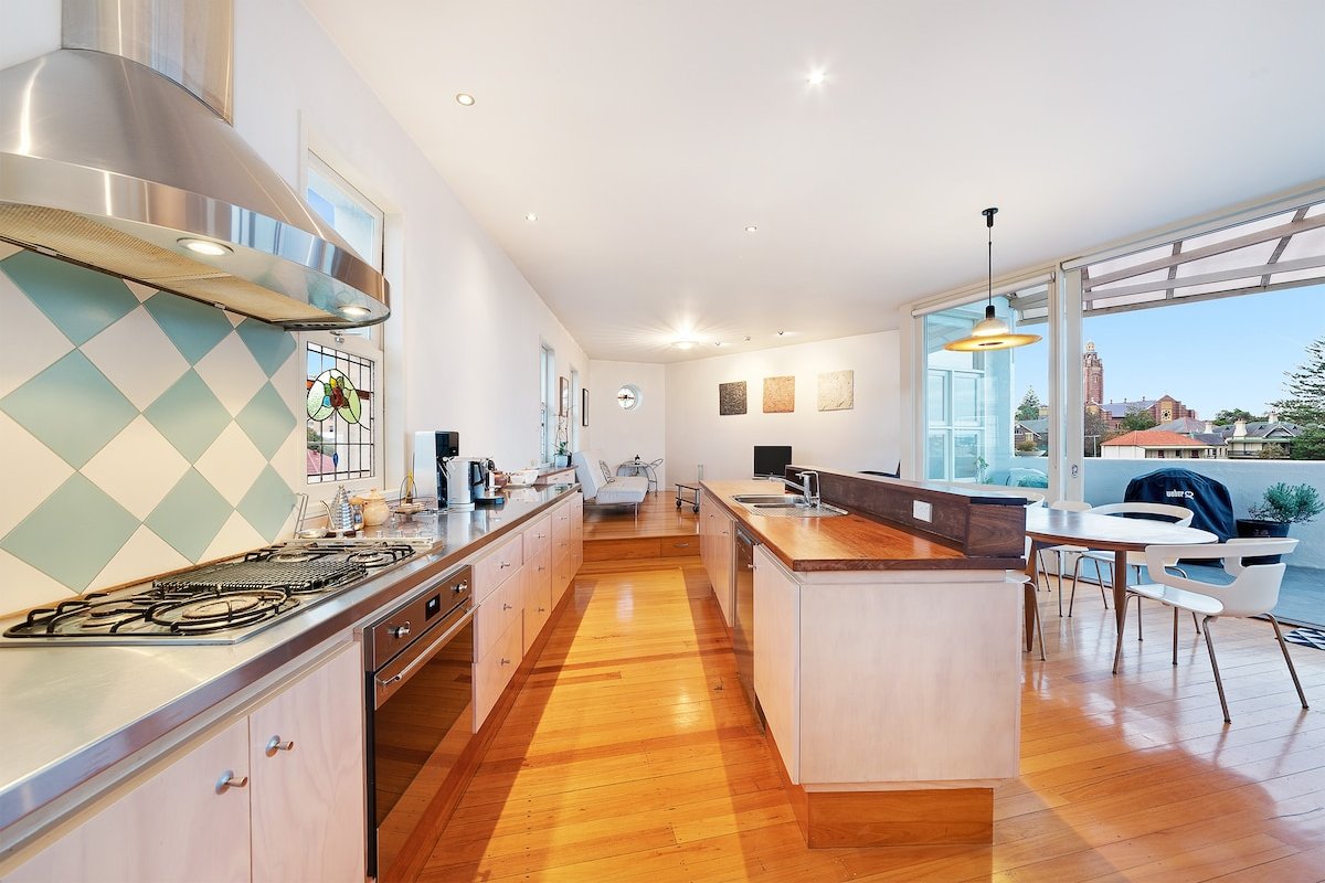 Coastal Elegance Penthouse @ Coogee Beach gallery image 2