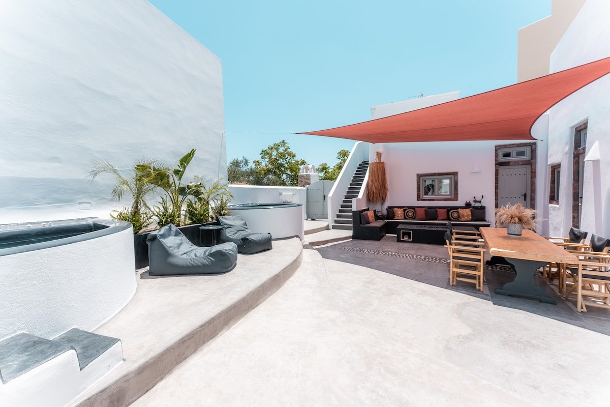 Cooper’s Cave house with heated Jacuzzi gallery image 4