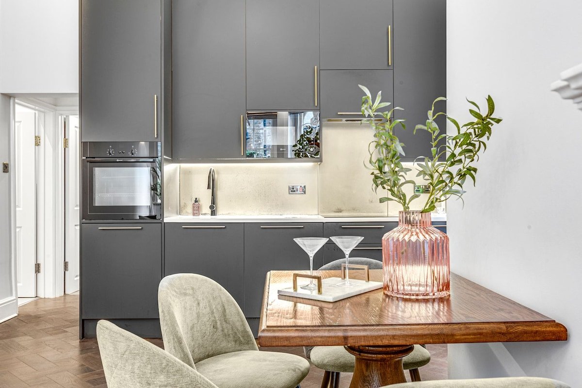 Stylish Chelsea Apartment on King’s Road gallery image 5