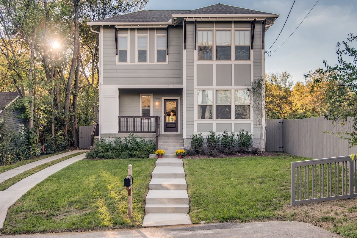 Designer Home in Music City gallery image 2