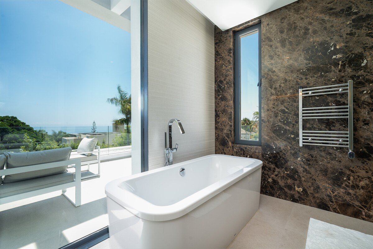 Sierra Blanca 8BR Villa, Sea Views, Pool & Gym gallery image 3