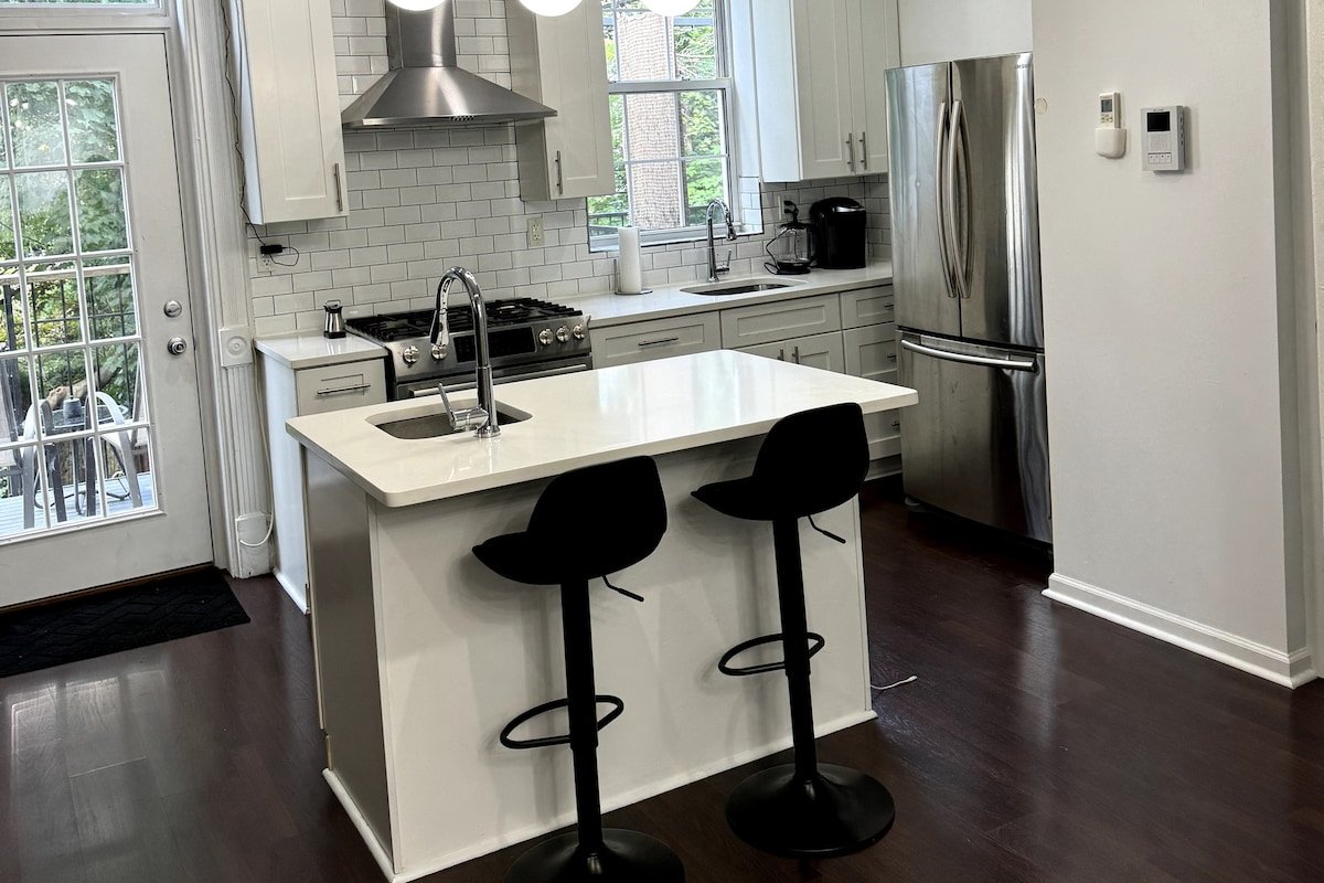 Charming Central Brooklyn Brownstone gallery image 4