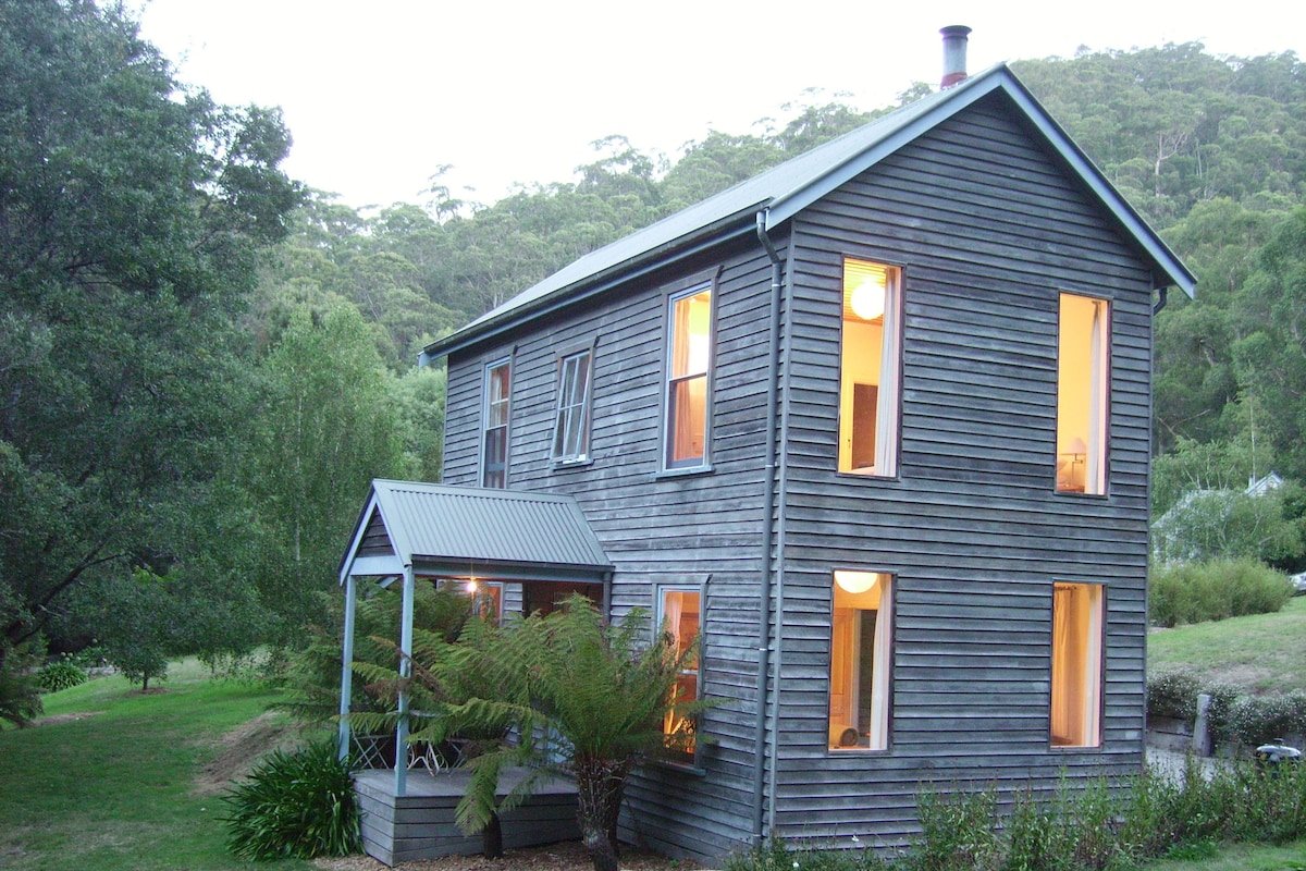 Riverbank Cottage Allenvale gallery image 2