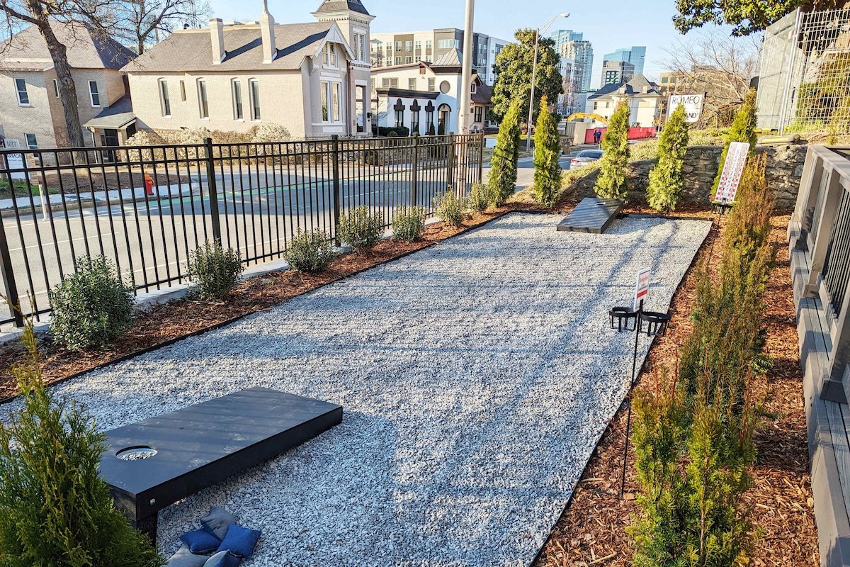 Entire Top Floor of Suites of the Vinyl Sleeps 16 gallery image 5