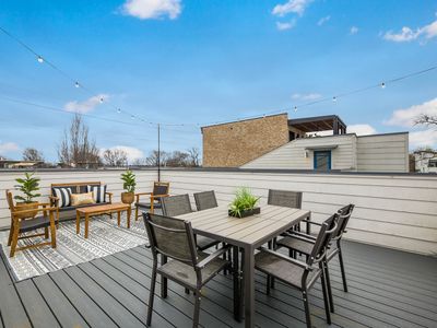 Hot Tubs + Rooftops | Sleeps 20 Near Broadway