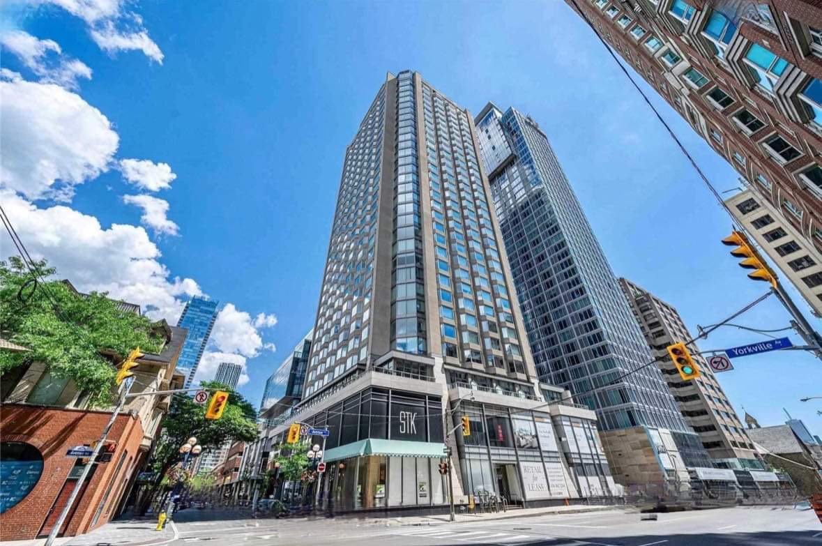 Modern 2BR/2BA Yorkville Condo | Walk Everywhere