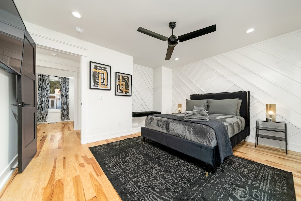 City Hideaway with Stunning Rooftop Escape #2 gallery image 2