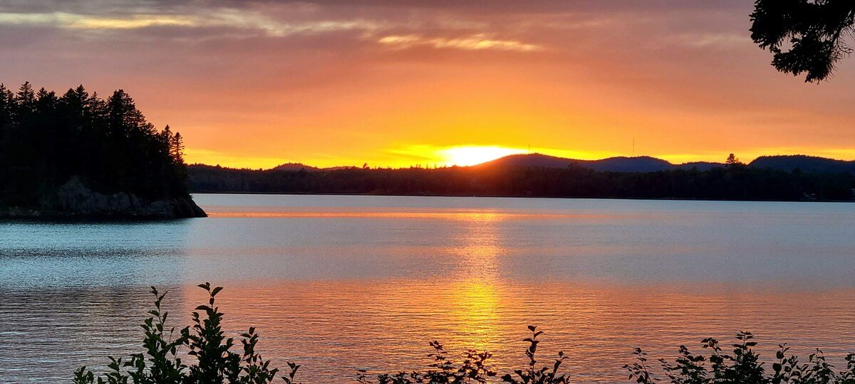 Charlotte’s Utopia Lakefront Cottage gallery image 4