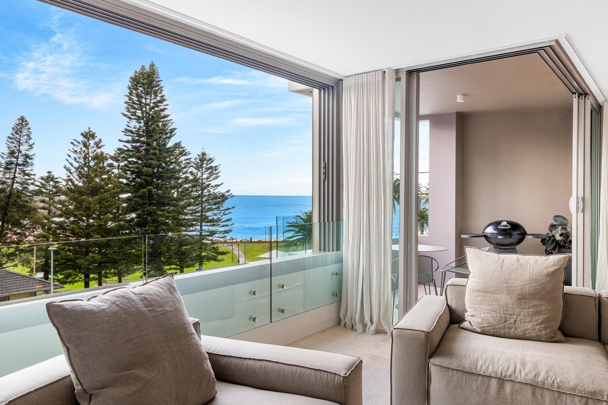 Luxury Apartment with Bronte Beach Views