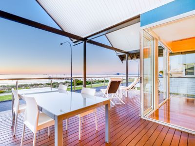 Bluehaven Beach Retreat – Beachfront Luxury