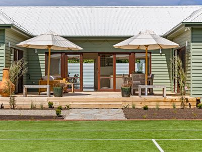 Coastal Cool – Pool & Tennis Court