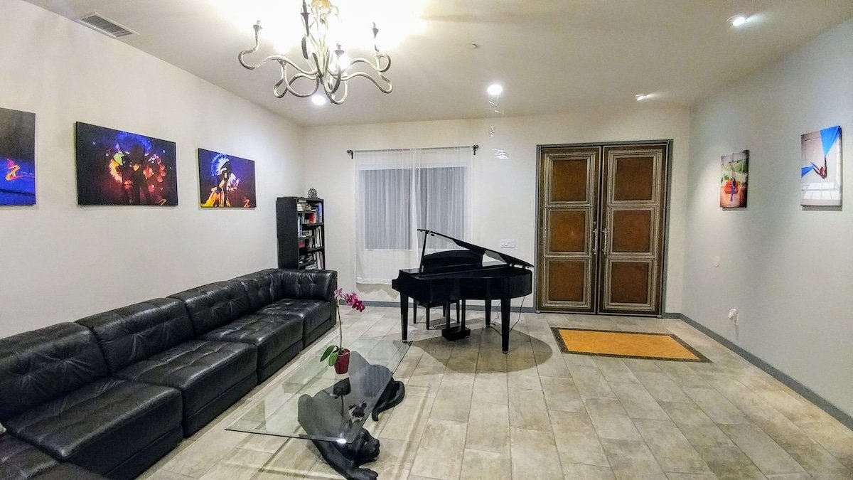 Million Dollar View – Luxury atop Soledad Mountain gallery image 4