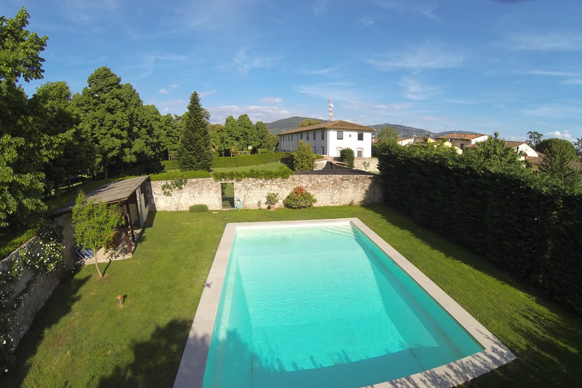 Home in Florence with pool and garden