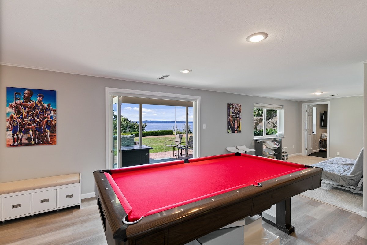 Luxury Water View 6BR Retreat with Hot Tub and Gym gallery image 4