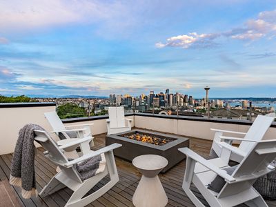 Iconic Skyline Views and Private Gym