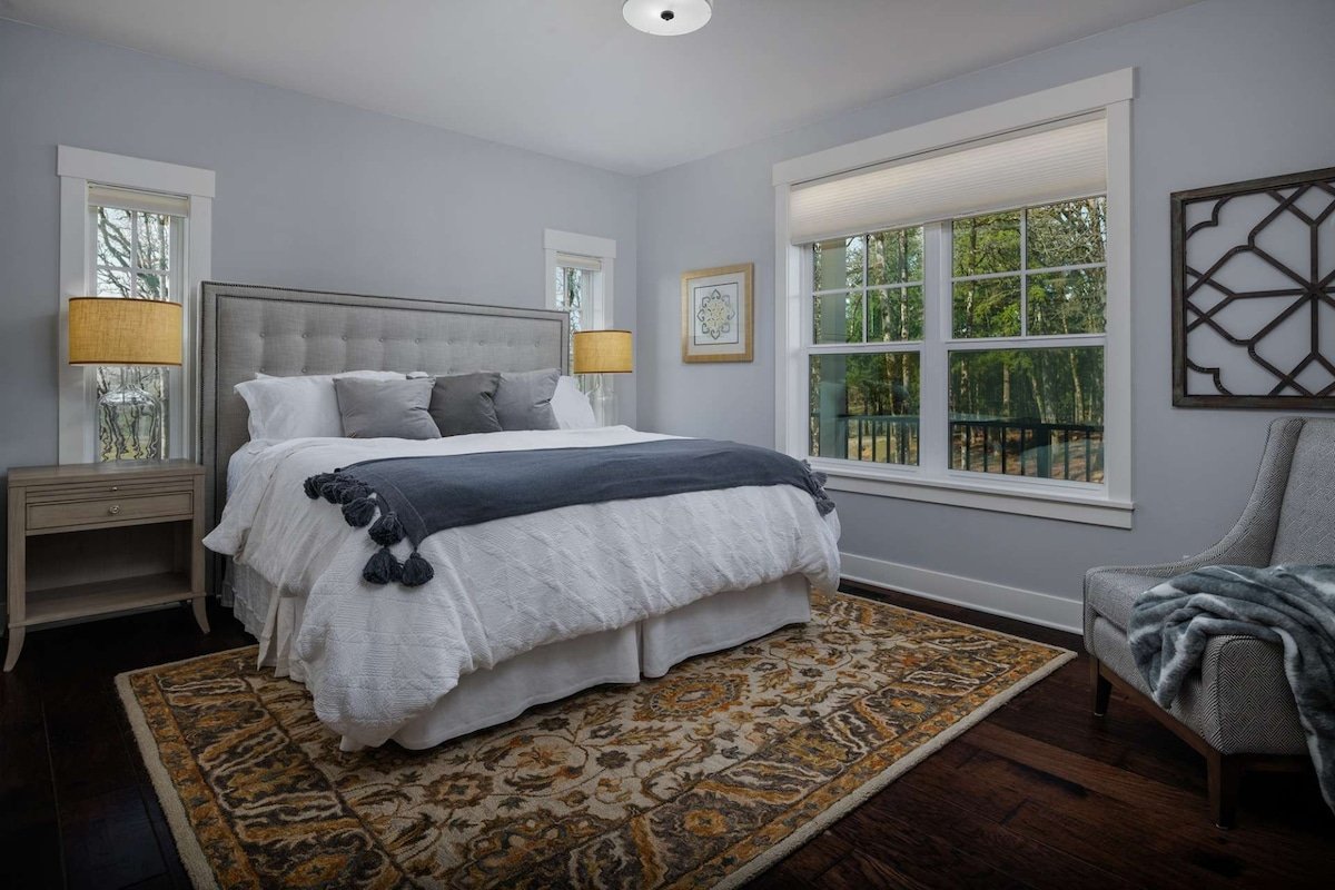 Incredible New Farmhouse, Huge Deck, Ping Pong gallery image 5