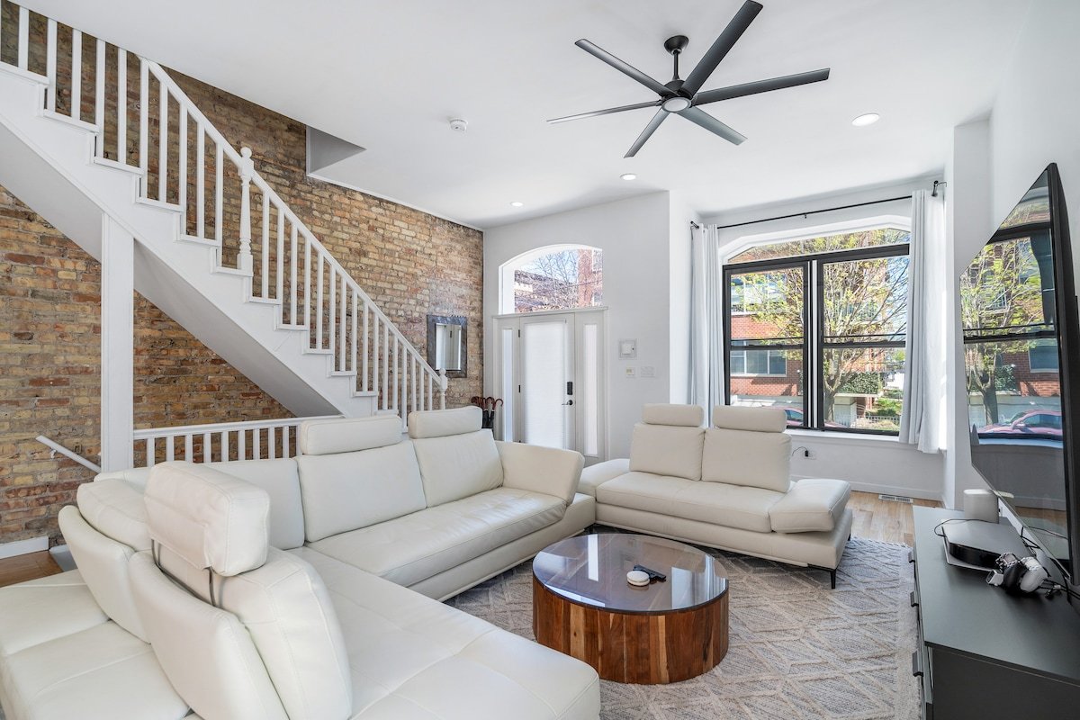 Luxe Spacious SFH in Bucktown w/Secure Parking gallery image 4