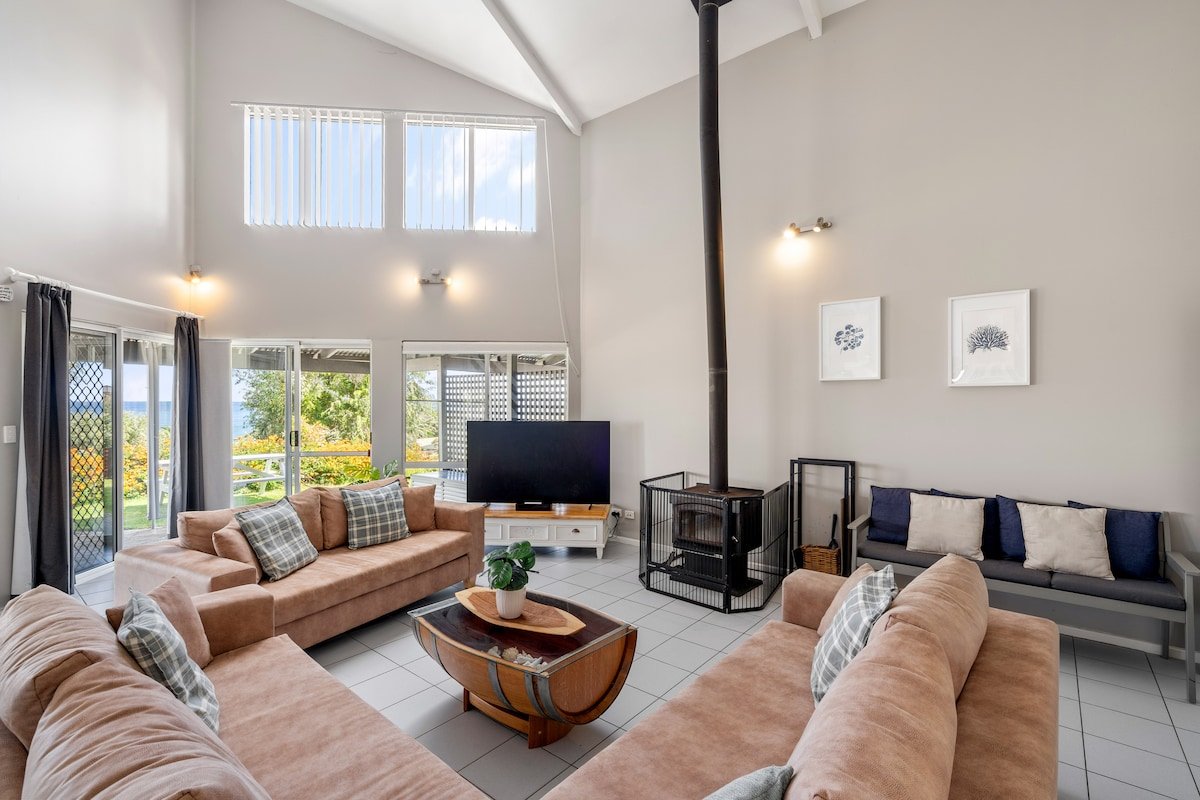 Seaview Residence by Peppy Beach Retreats® gallery image 3