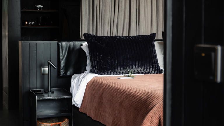 Silverback Deluxe Room