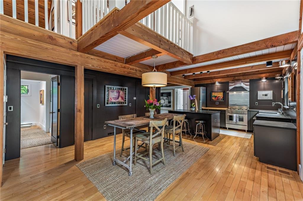 Modern Little Compton Cottage gallery image 3