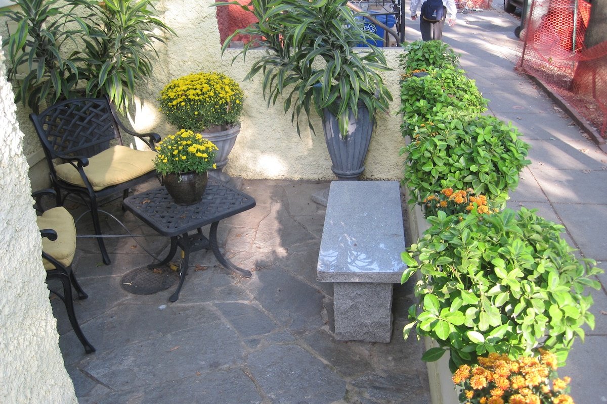 SUPER HOST- 220 5 star reviews Gorgeous 2bed 2bath gallery image 3