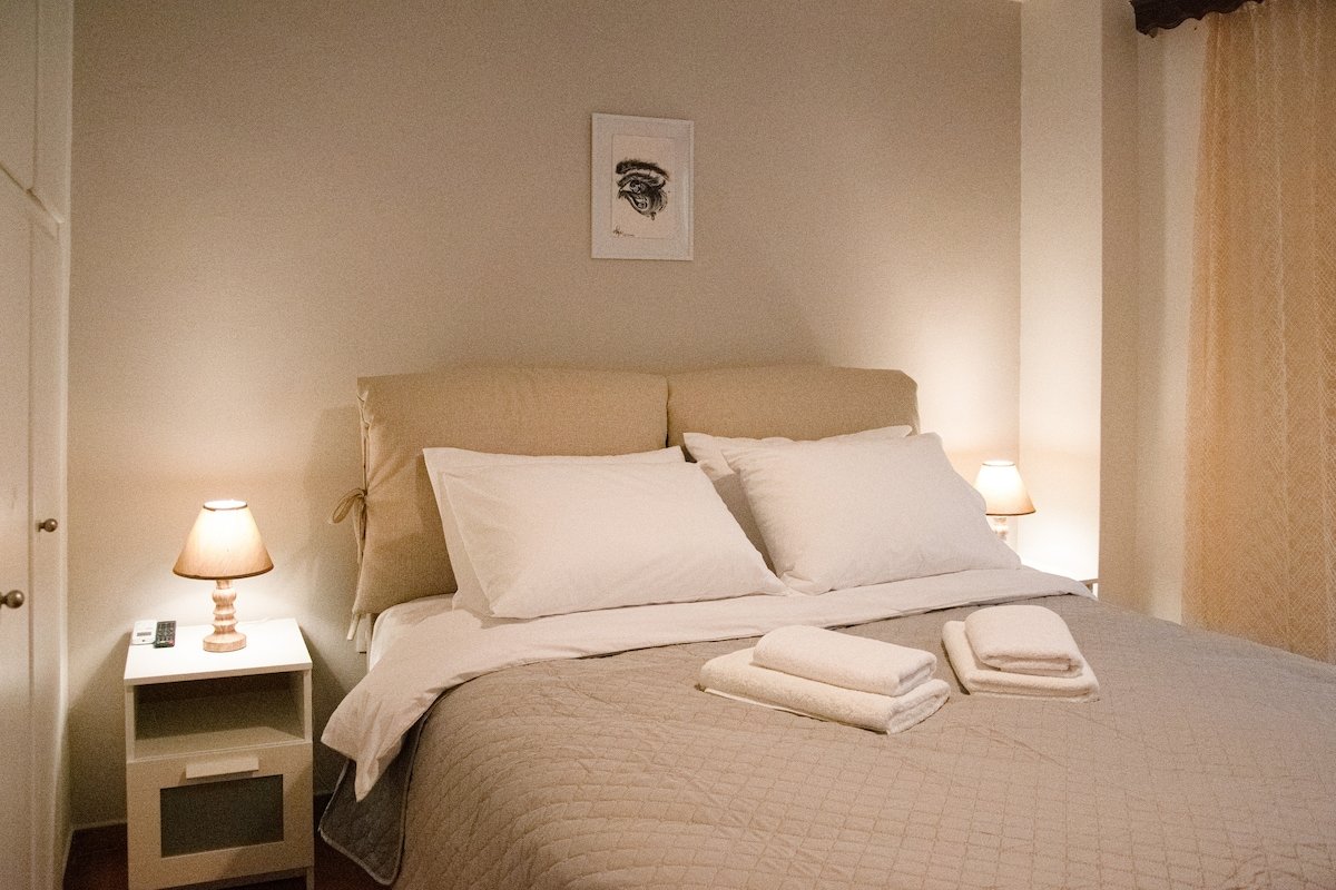 Spacious Modern Apartment in Pagkrati gallery image 5