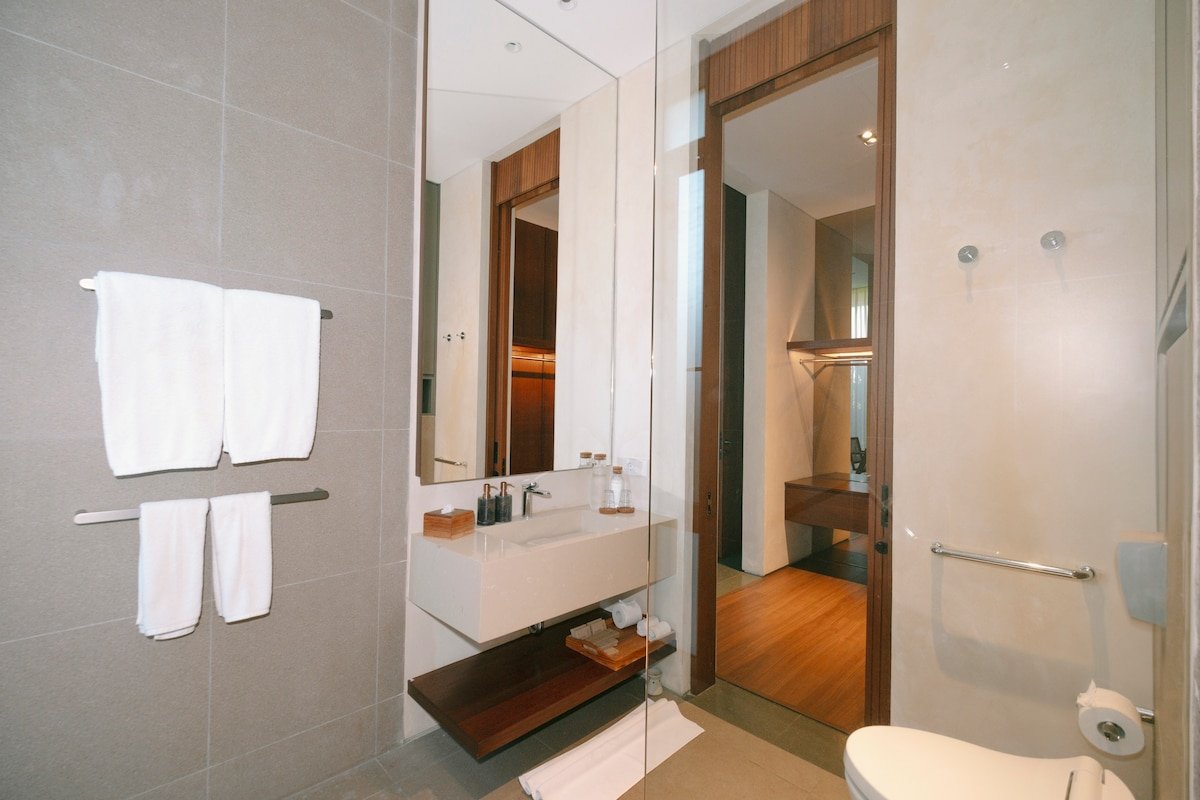 Akashi Residence: Pool Slide, Ice Bath, Gym, Chef gallery image 5