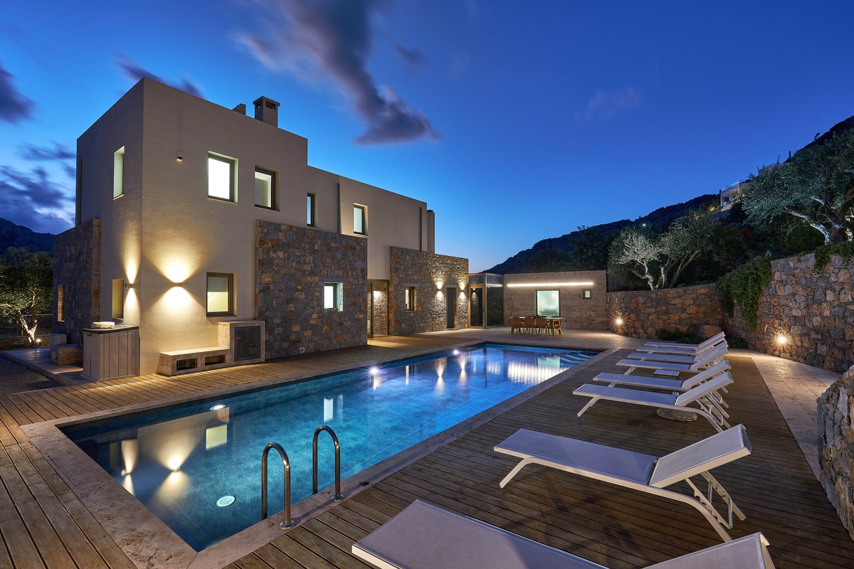 Villa Adagio 5 Bedroom / eco-friendly heated pool