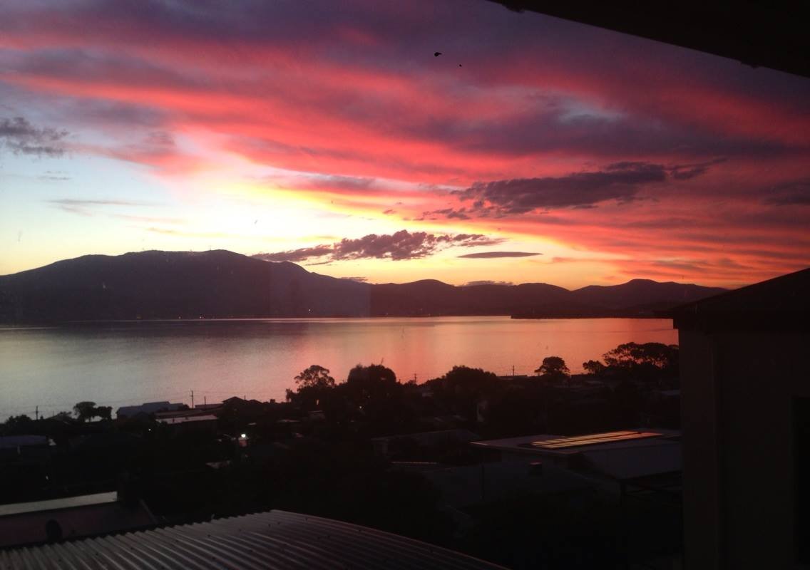 Home Away From Home with 180 Degree Hobart Views