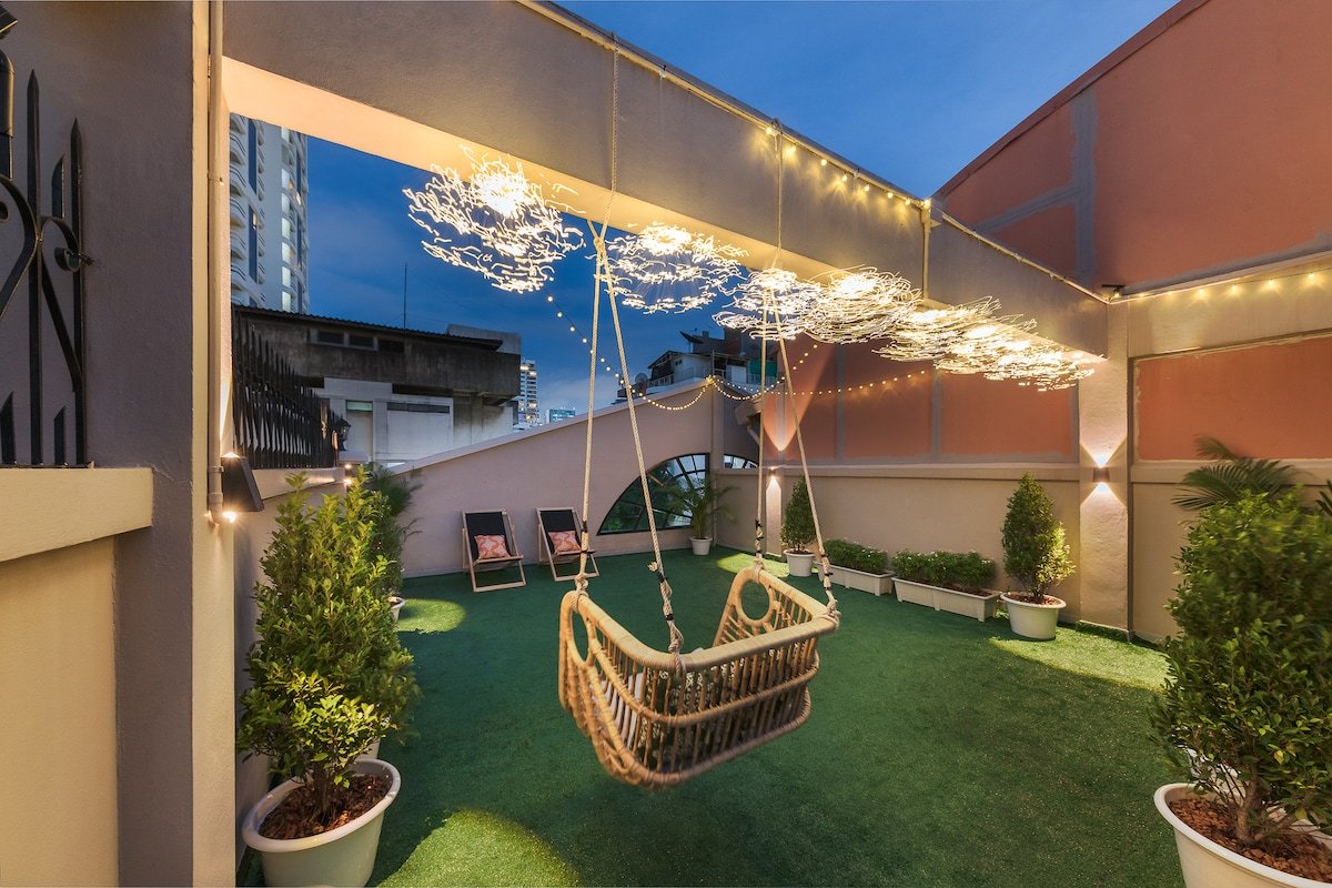 800m to NANA BTS & Plaza_Rooftop +Airport Transfer gallery image 5