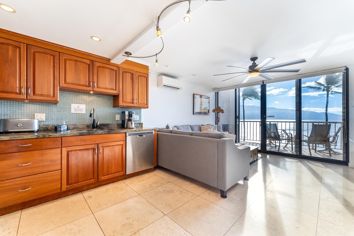 Beautiful Oceanfront Condo with Stunning Views in gallery image 4