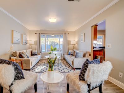 Perfect 4bd/3ba POOL 8min Vegas Strip Conven Ctr!