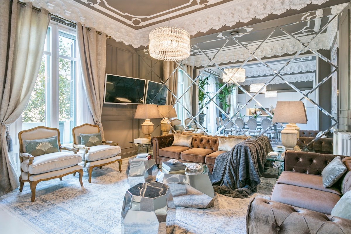 See Rambla de Catalunya from an Opulent Apartment gallery image 2