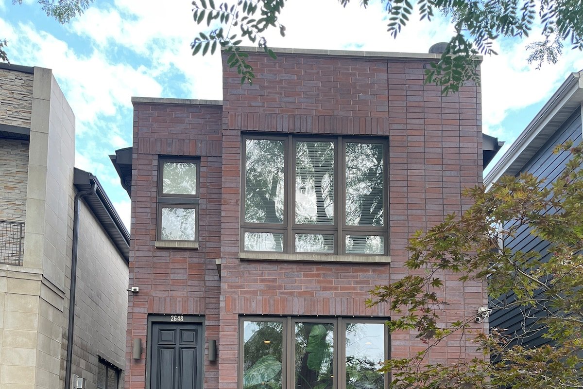 Homer Street Hotel: Bucktown Upscale Designer Home gallery image 3