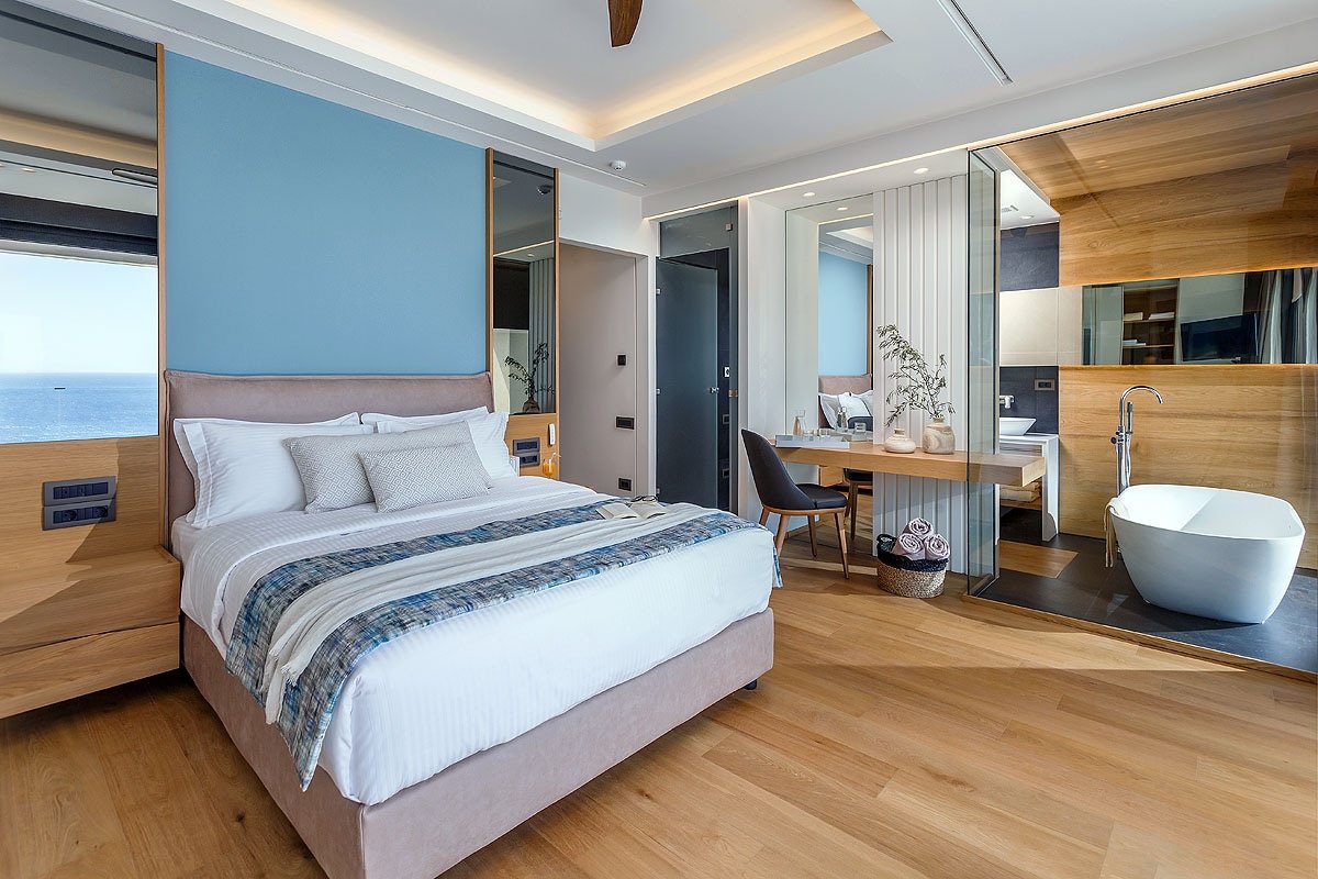 Newly Built 7 bedroom villa with heated pool gallery image 4