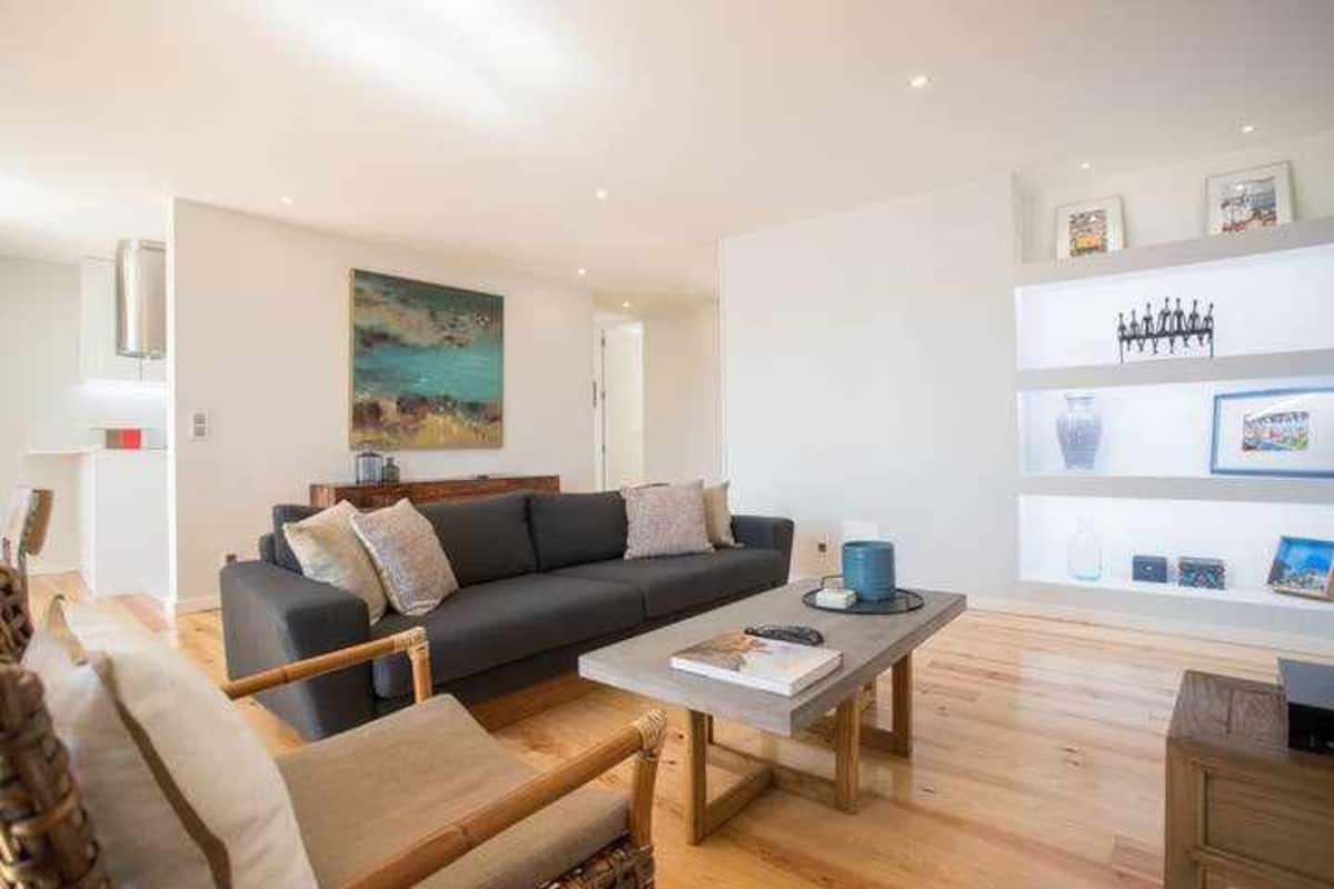 Beautiful and elegant flat with stunning views! gallery image 4