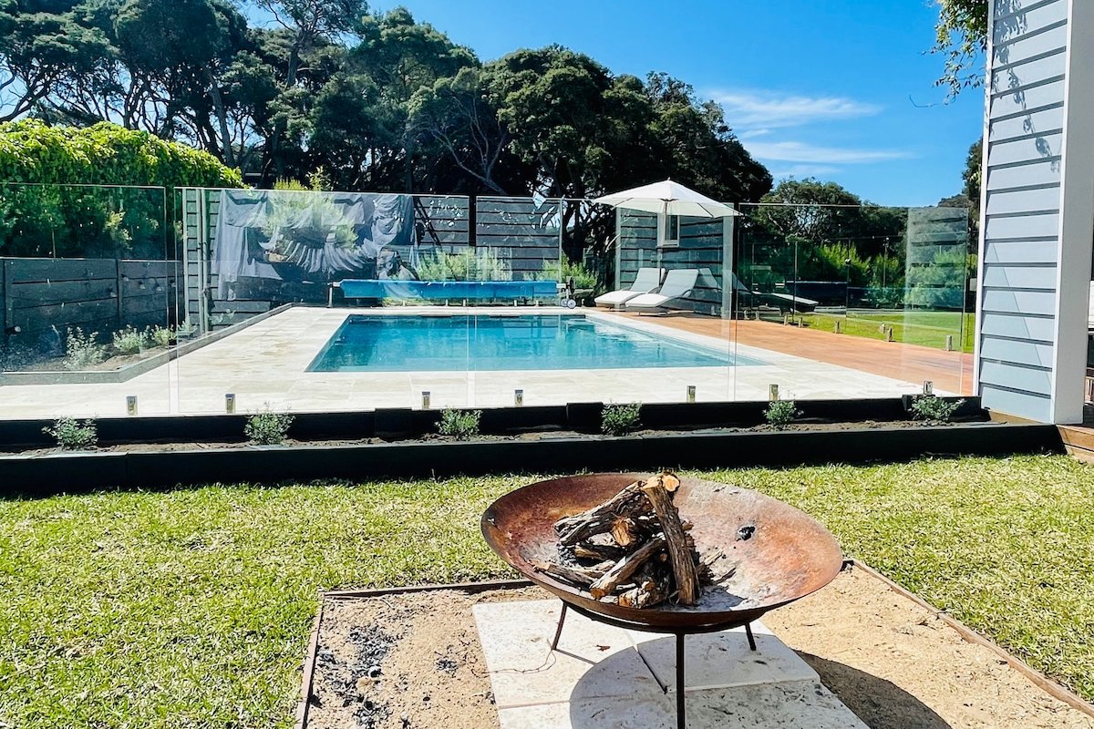 Coastal house with huge solar heated pool gallery image 4