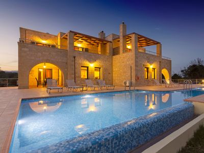 Traditional Stone Villa, 6 BD, 6 BA, private pool